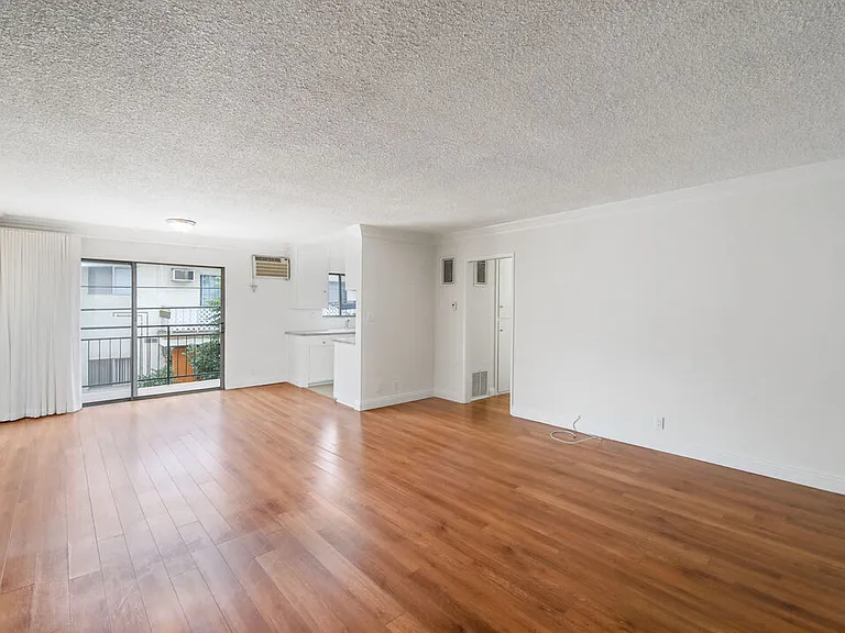7548 Hampton Ave #205 — Photo 11