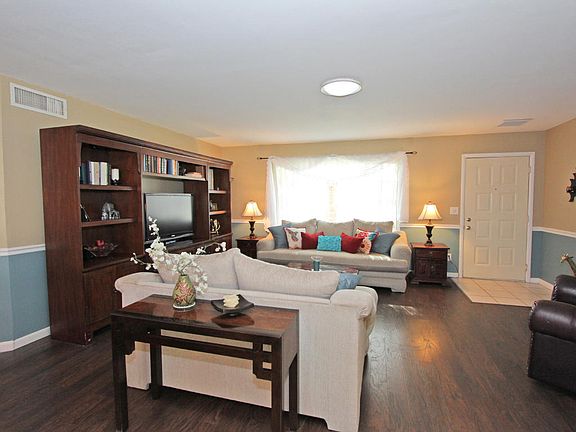 3rd image of 2714 E Villa Maria Dr