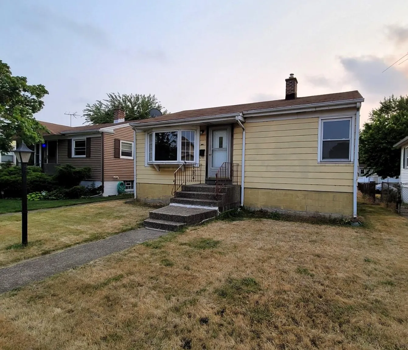 2716 White Oak Ave — Photo 2