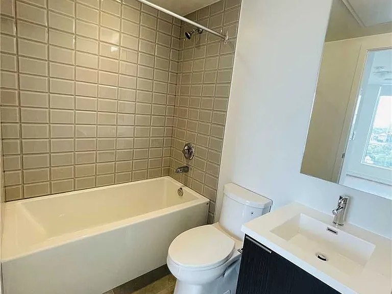 203 College St #2305 — Photo 12