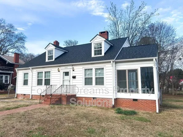 315 S 3rd Ave, Siler City, NC 27344