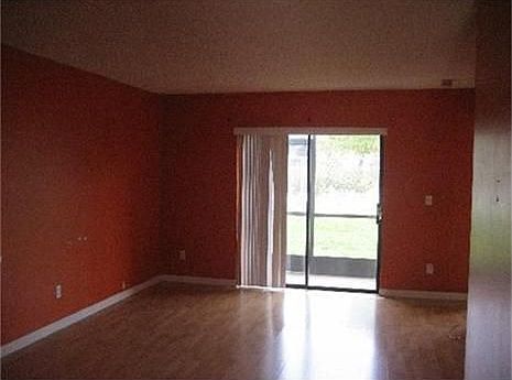 4th image of 10362 NW 11th St #102