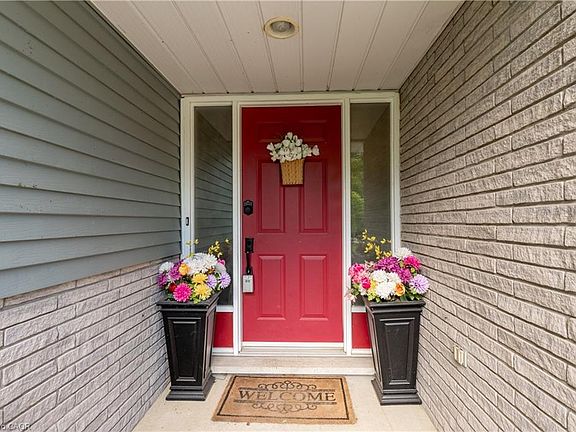 4th image of 155 Huron St