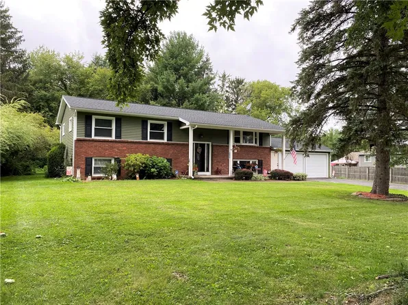 95 Hollybrook Rd, Brockport, NY 14420