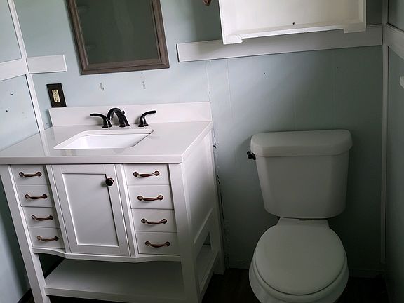 3rd image of 221 Mockingbird Dr