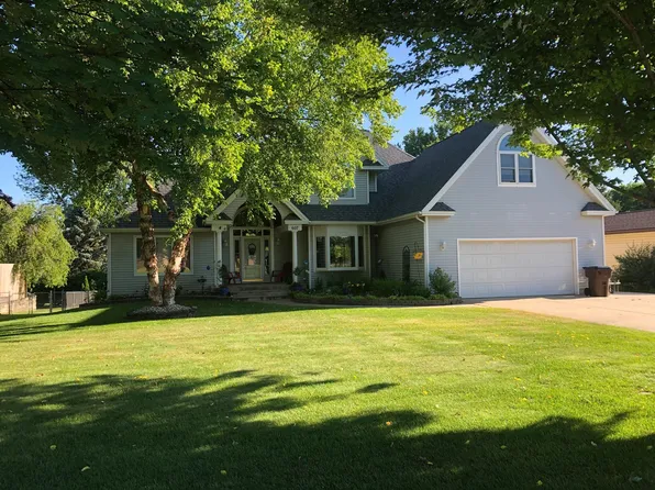 607 Apache Dr, Fremont, MI 49412