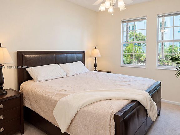 4th image of 533 NE 3rd Ave APT 147