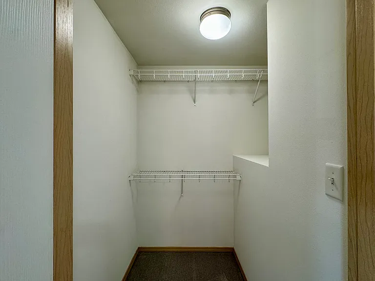 7470 Leeside Dr — Photo 18