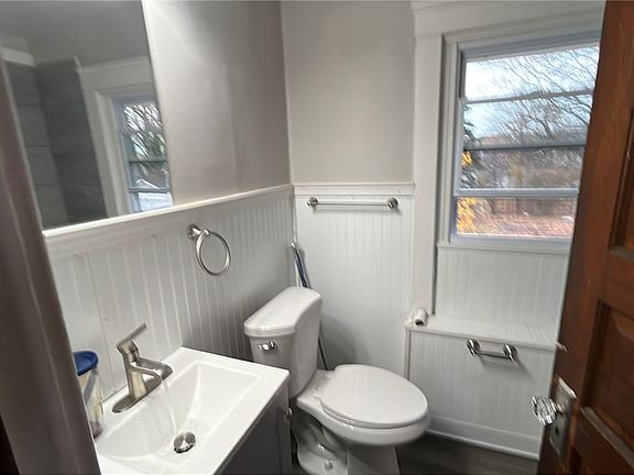 3rd image of 836 W 20th St