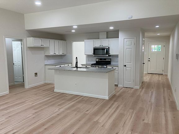 5th image of 719 Cactus Bend Dr