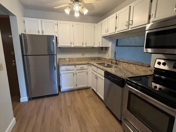10511 Cedar Lake Rd APT 309, Minnetonka, MN 55305