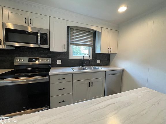 5th image of 403 E Cass St