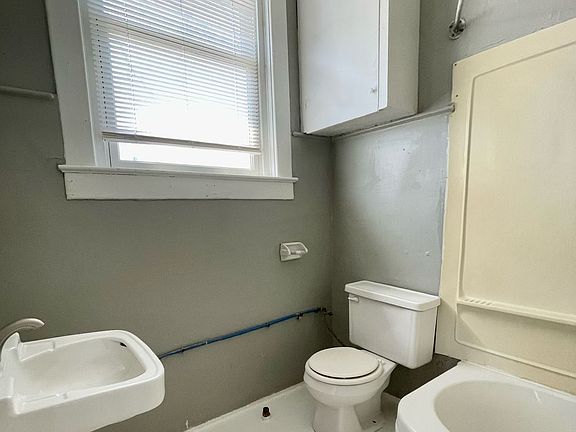 5th image of 805 2nd Ave #10