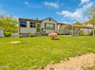1121 Georgia Ave, Harriman, TN 37748