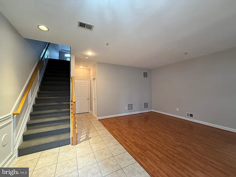 1127 Gaither Rd — Photo 3