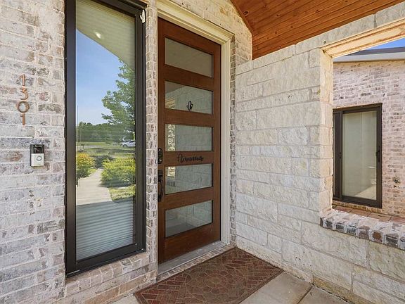 4th image of 1301 Shumard Dr