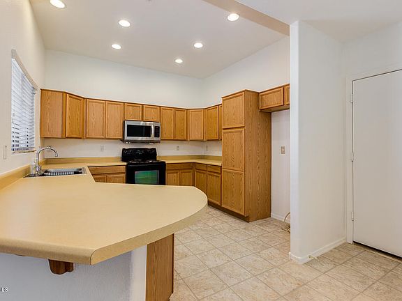 5th image of 8125 W Mary Jane Ln