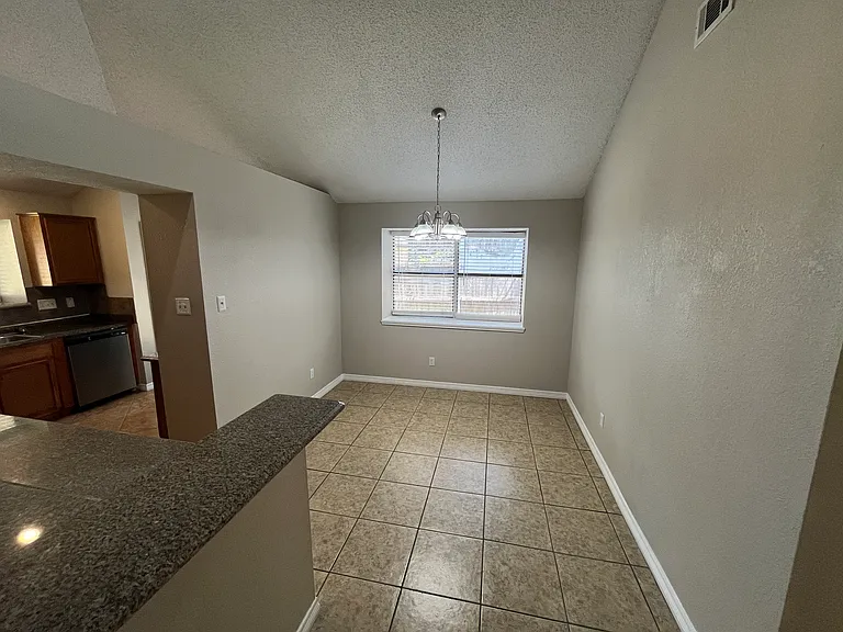 2405 Brookside Dr — Photo 4
