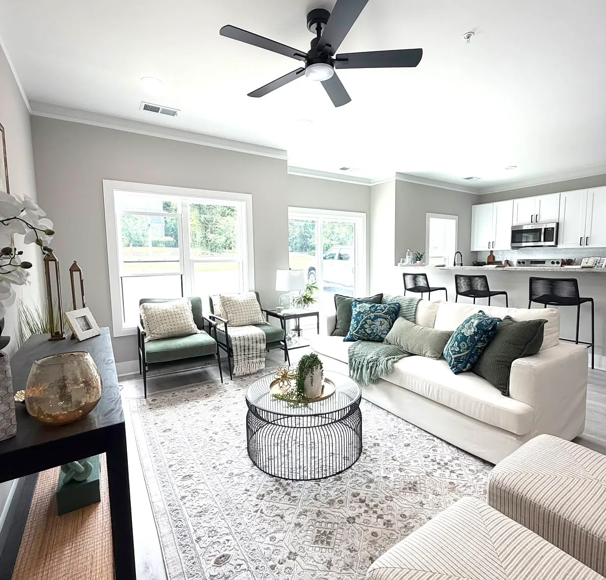 3 bed, 1600 sqft, $2,250 — Photo 2