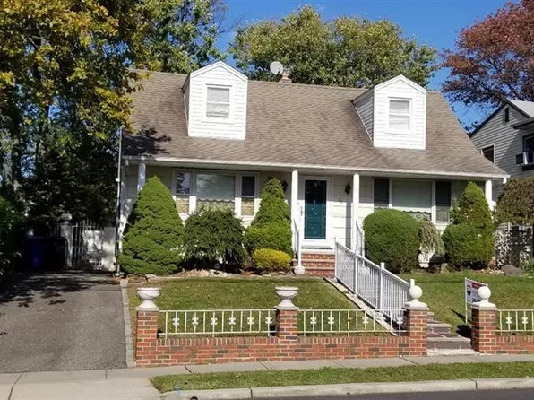 68 Grand Ave, Iselin, NJ 08830