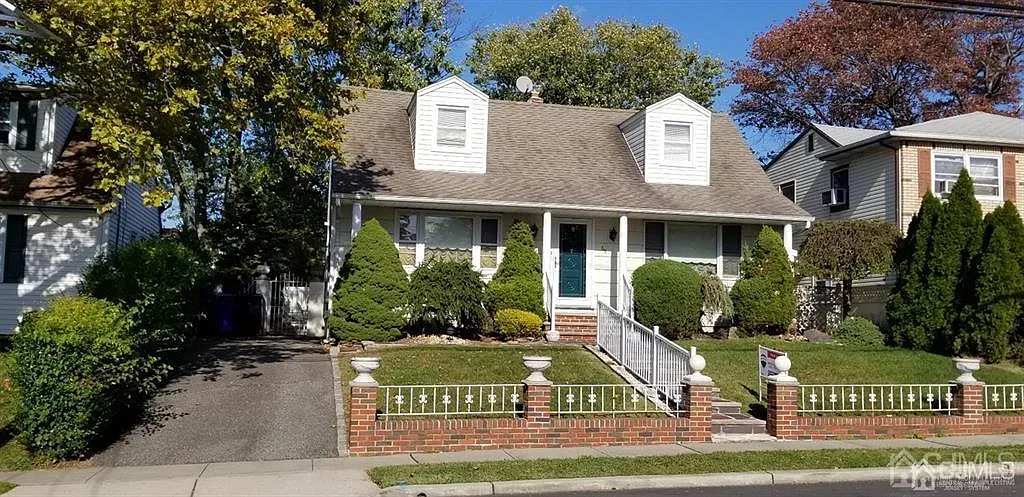 68 Grand Ave photo 1