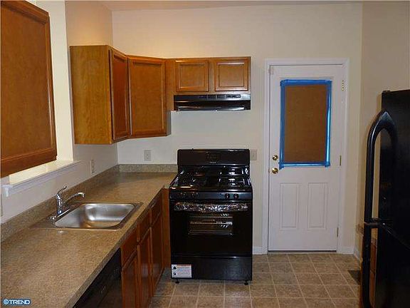 2nd image of 1115 N Pine St