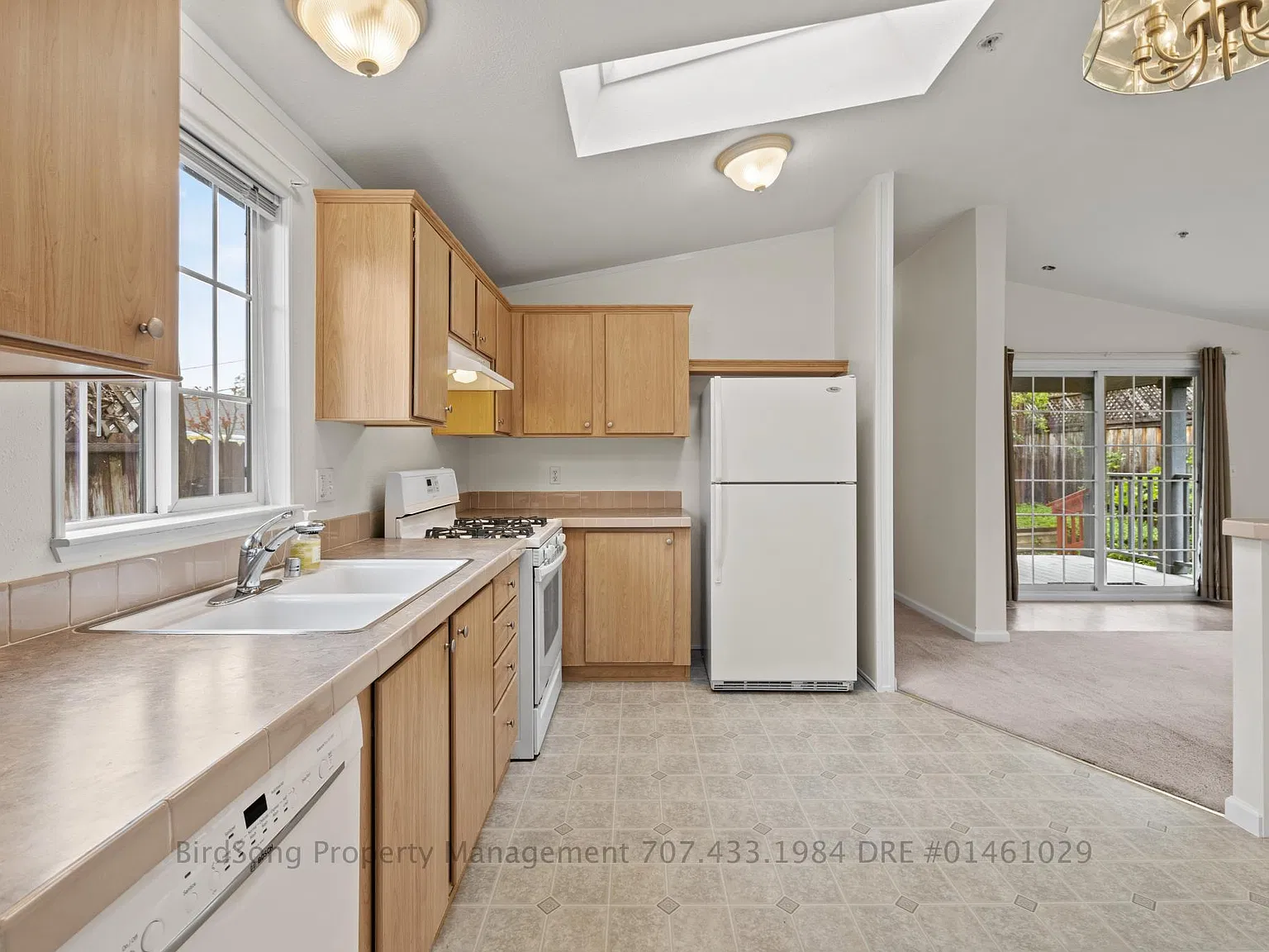 1008 Maxwell St — Photo 4