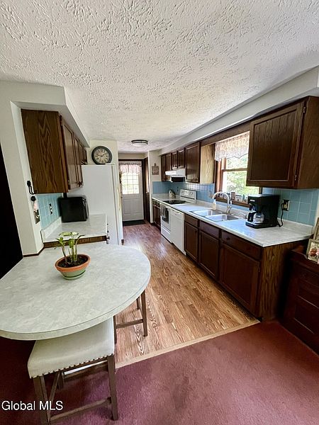 4th image of 108 Thomas Road