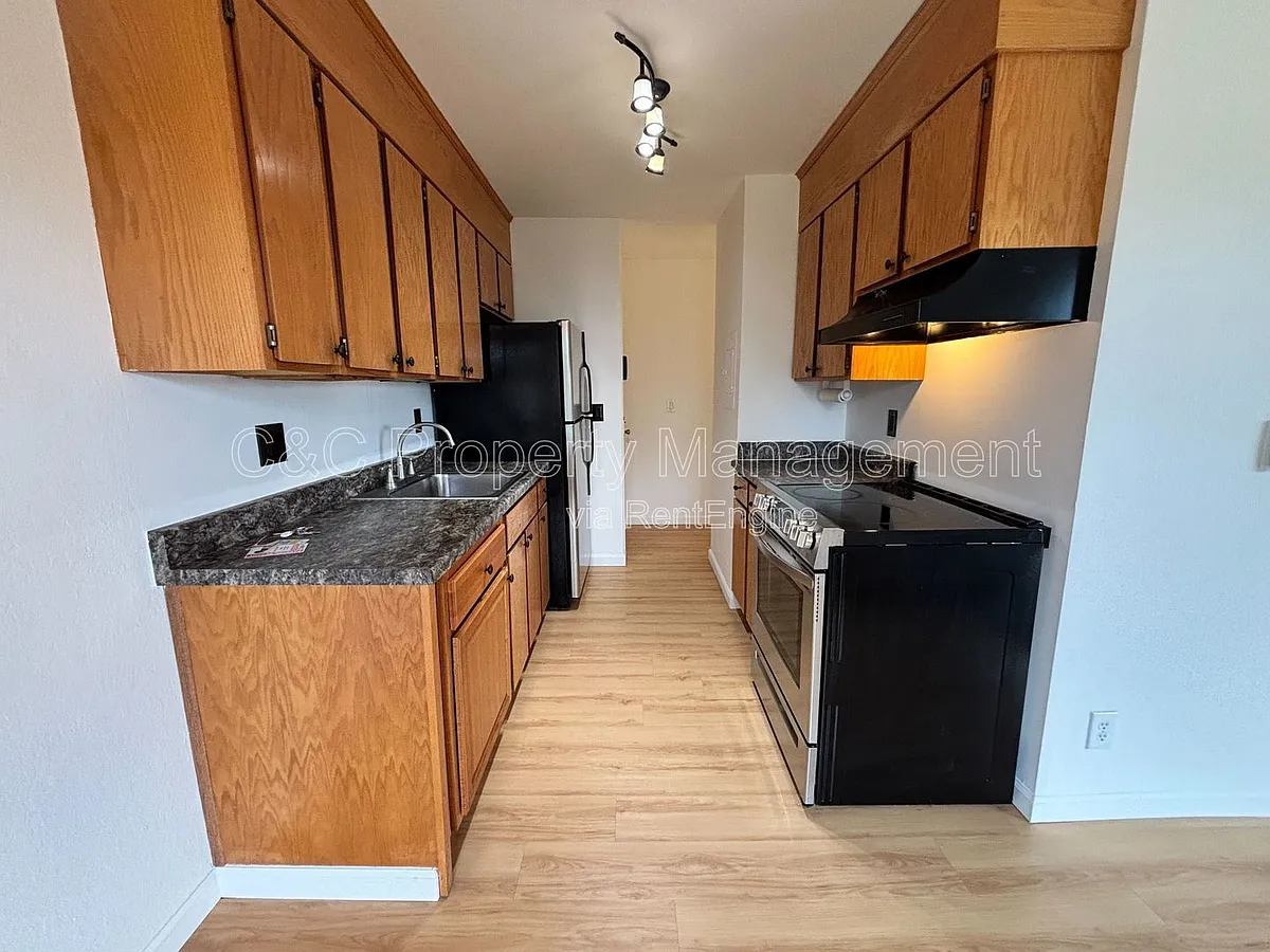 Building Photo - 5312 Ridgeview Cir #10