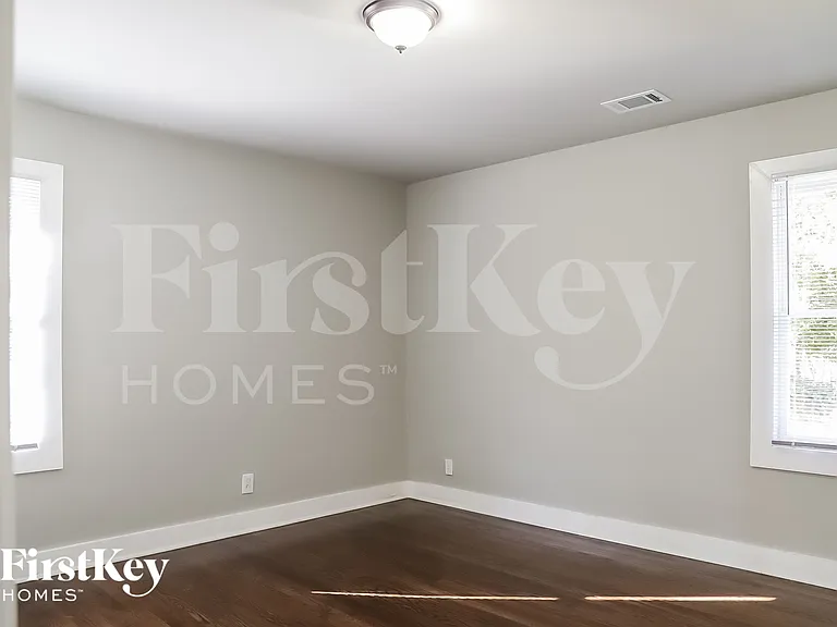 2207 Freydale Rd SE — Photo 10