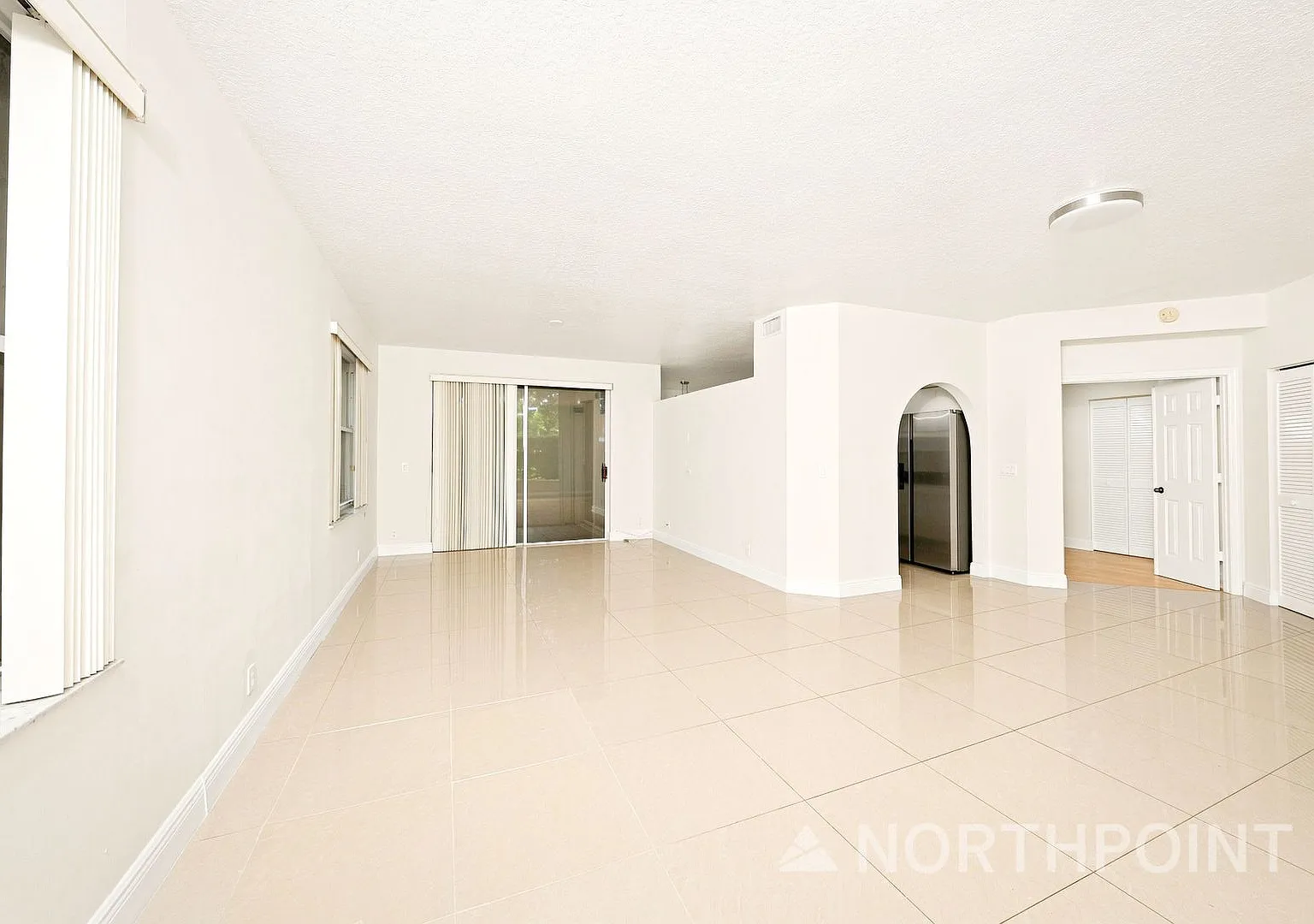 3-Bedroom, 2 Bath Condo for Rent in Boca Raton, FL | Modern Kitchen & Community Pool — Photo 4