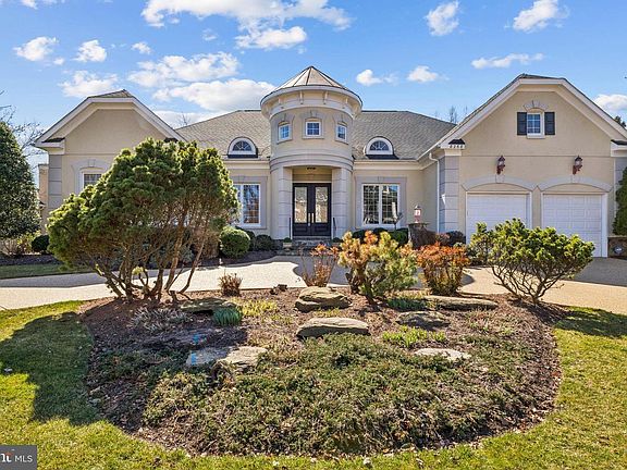 3rd image of 8268 Roxborough Loop