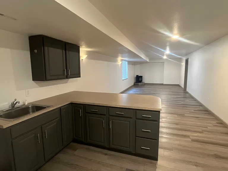 317 Victoria St — Photo 35