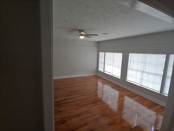 5th image of 308 Oak St