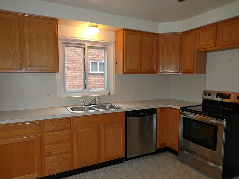 29144 Mark Ave — Photo 2