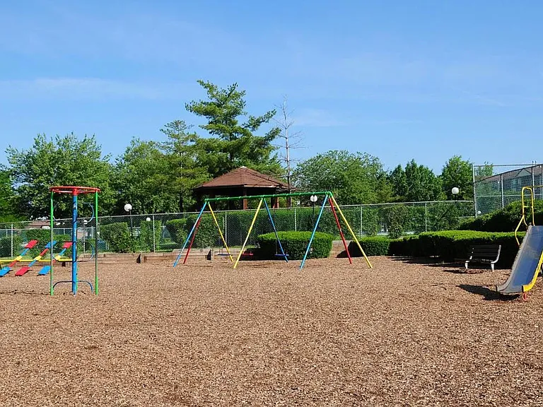 1207 Green Hollow Dr — Photo 14