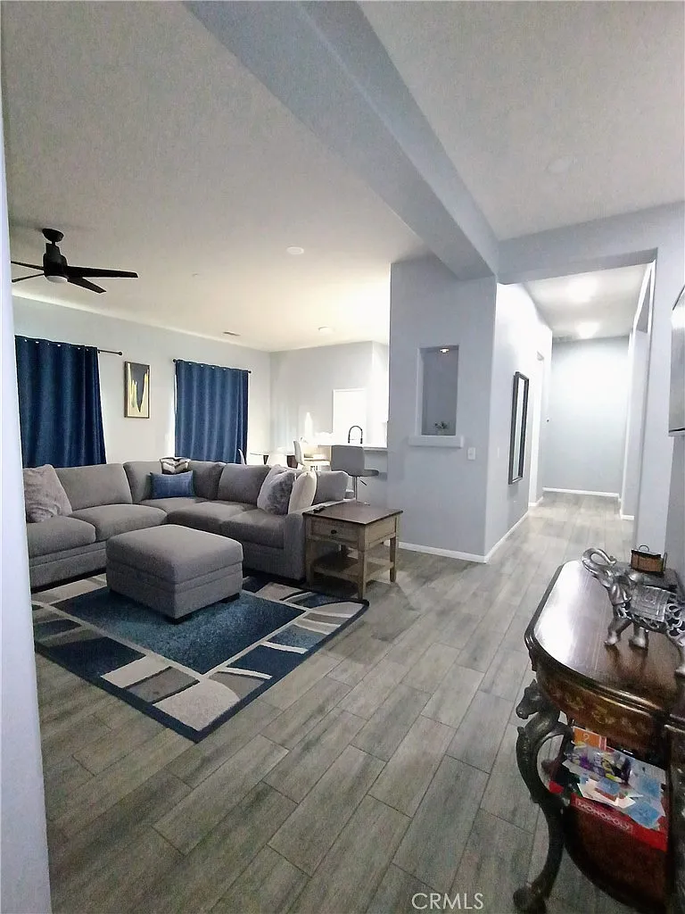 3 bed, 2006 sqft, $3,000 — Photo 3