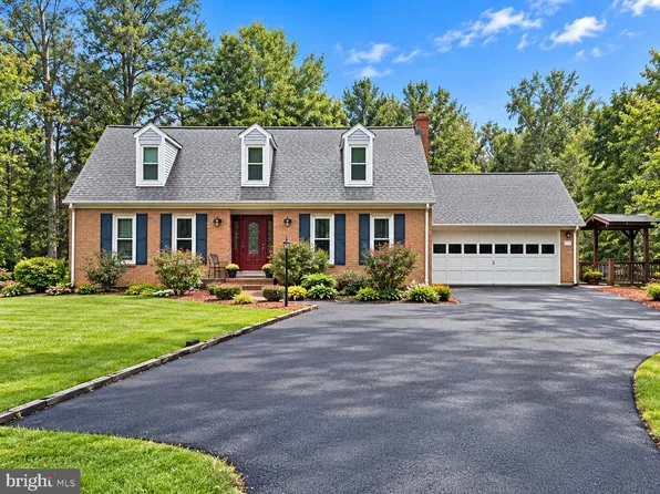 8114 Hillcrest Dr, Manassas, VA 20111
