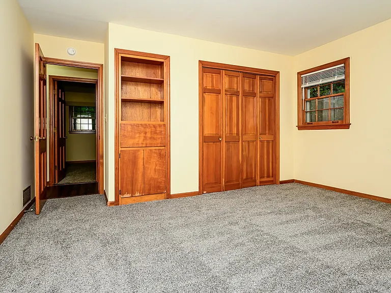 2595 Emerald Dr — Photo 8