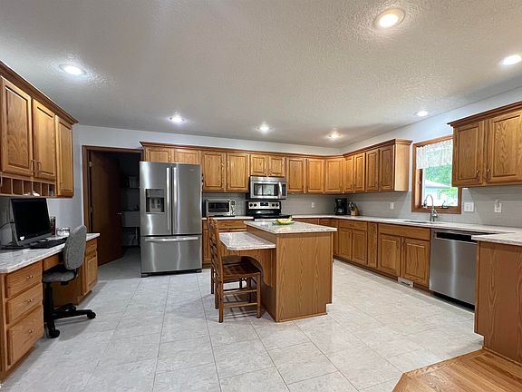 4th image of 1121 Woodland Dr