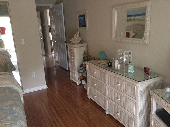 Home For Sale In Cedar Pointe