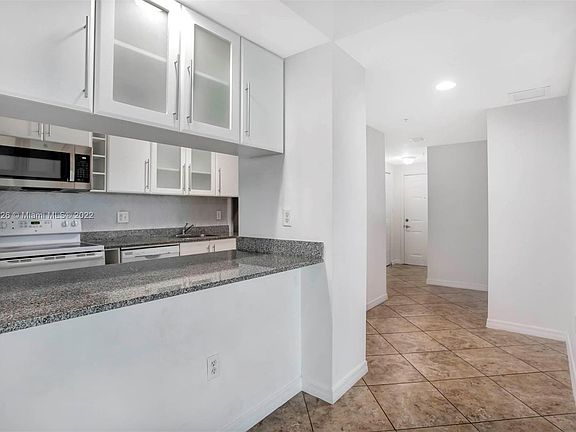 5th image of 275 NE 18th St APT 1108