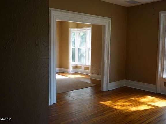 5th image of 228 Elm St