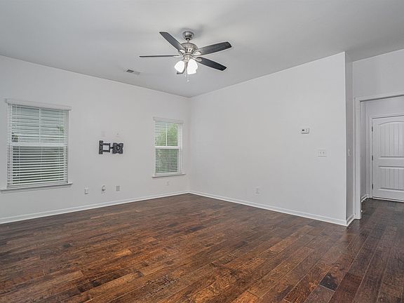 4th image of 240 Cinnamon Hills Ln