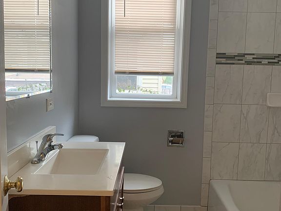 2nd image of 3518 W Ainslie St #8h3pxch45