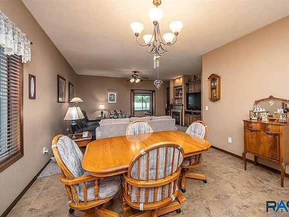 5th image of 3604 E Woodsedge St