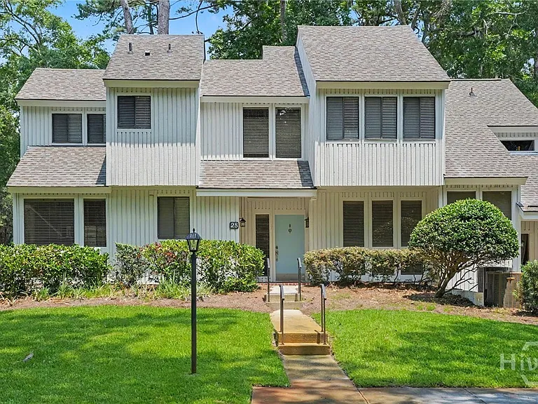28 Dame Kathryn Dr — Photo 1
