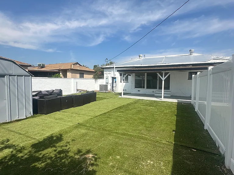 18916 Runnymede St — Photo 13