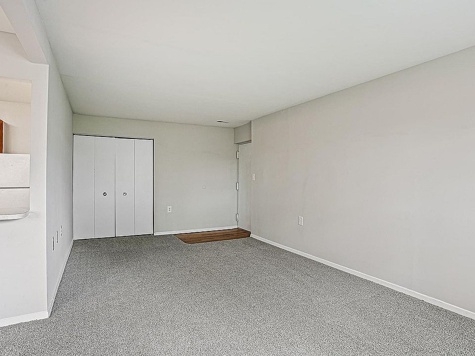 775_Eagles_Court_0003