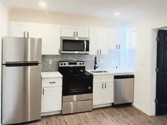 2nd image of 1807 W Albanus St